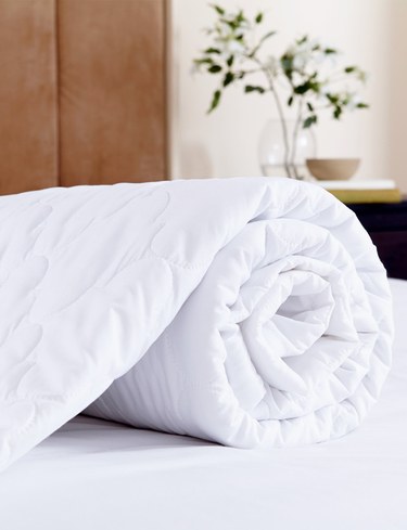 Rolled Chums 2.5 tog microfibre duvet in white